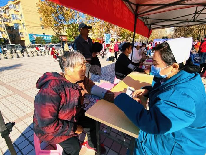 民权县中医院积极开展“世界慢阻肺日”宣传义诊活动 民权县中医院积极开展“世界慢阻肺日”宣传义诊活动