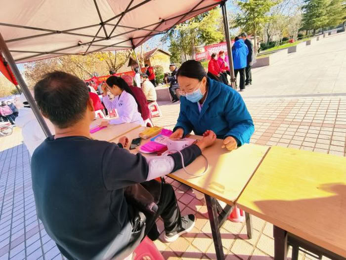 民权县中医院积极开展“世界慢阻肺日”宣传义诊活动 民权县中医院积极开展“世界慢阻肺日”宣传义诊活动