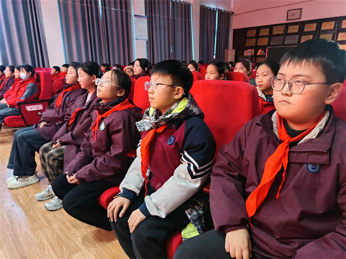 观看爱国影片 传承红色基因——民权县第三小学开展“红领巾的光影记忆”爱国主义教育主题观影活动 观看爱国影片 传承红色基因——民权县第三小学开展“红领巾的光影记忆”爱国主义教育主题观影活动