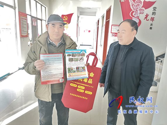 野岗镇禁毒宣传进农家,