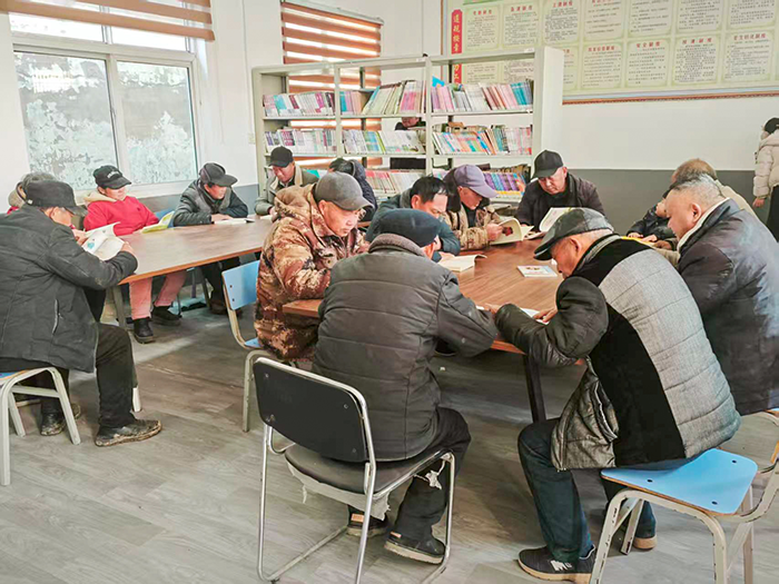 地闲人不闲 书香润农家 地闲人不闲 书香润农家