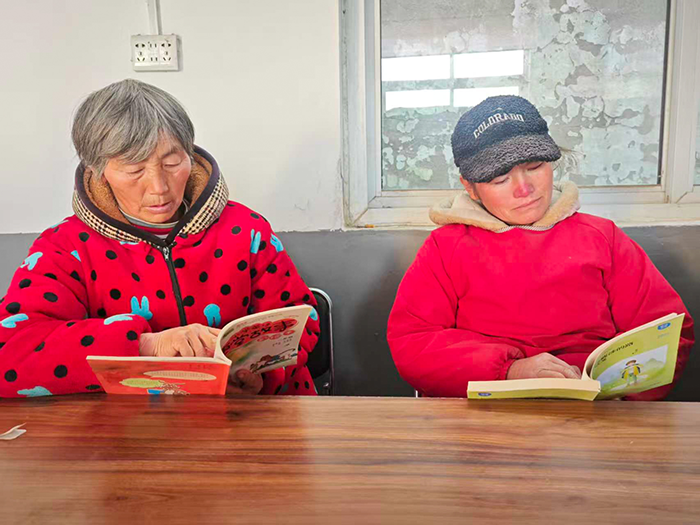 地闲人不闲 书香润农家 地闲人不闲 书香润农家