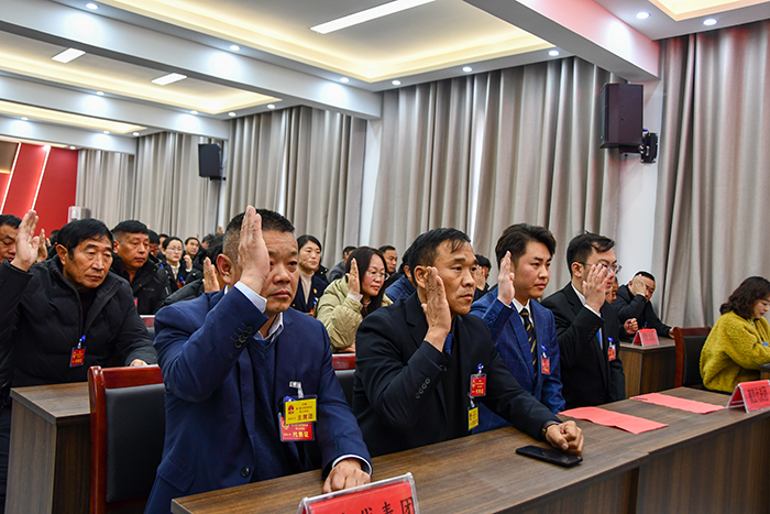 人和镇召开第六届人民代表大会第八次会议