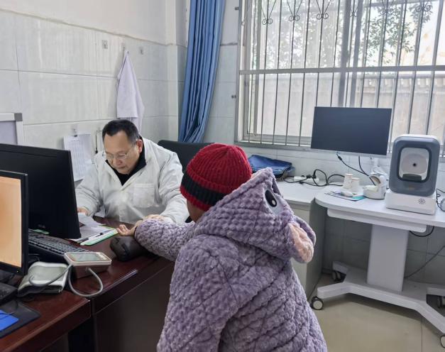 妙手仁心护安康  深耕岐黄暖民心     —— 记野岗镇中医科中医师杨树森 