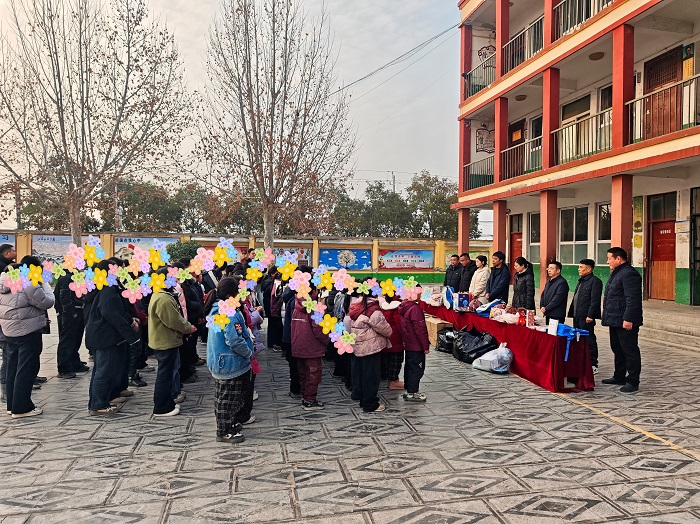 团县委：点亮“微心愿” 青春暖童心