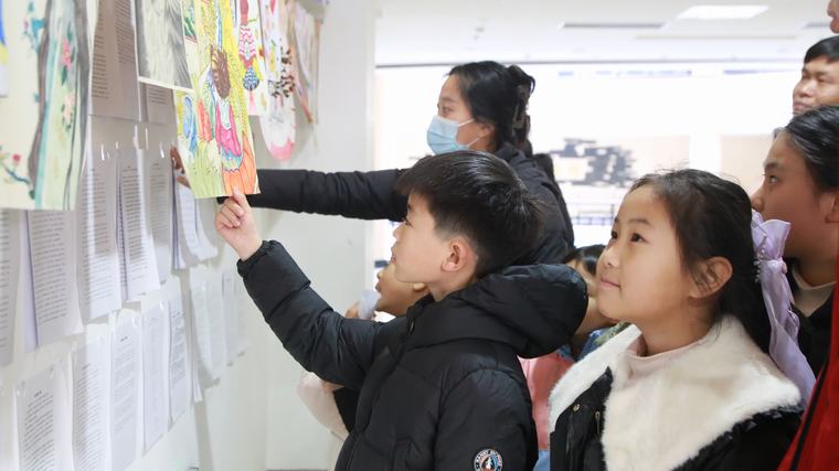 民权县图书馆举办“书香启新岁 画展迎元旦”青少年书画展