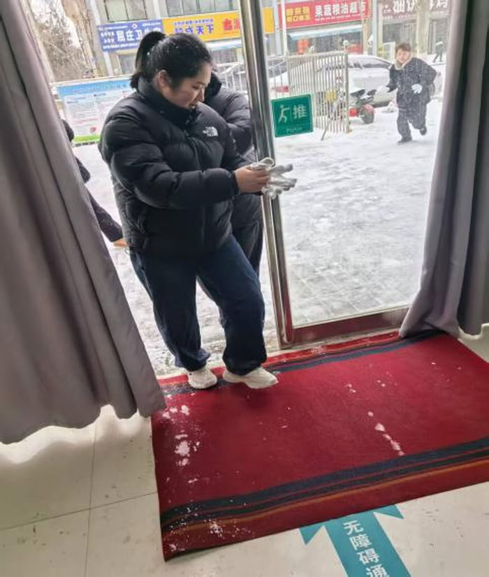 除雪破冰，温暖同行 ——南华街道卫生院全力保障群众“医”路畅通