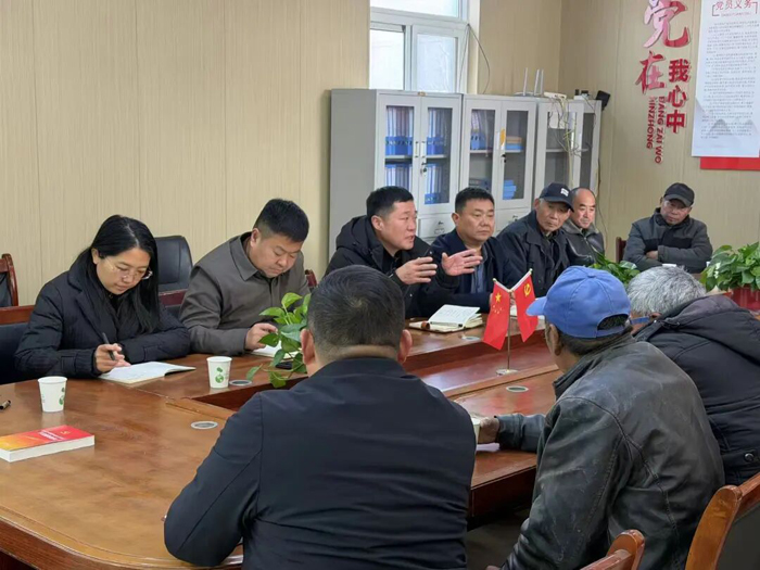 县人大常委会副主任李新军到花园乡陈庄村宣讲党的二十届四中全会精神