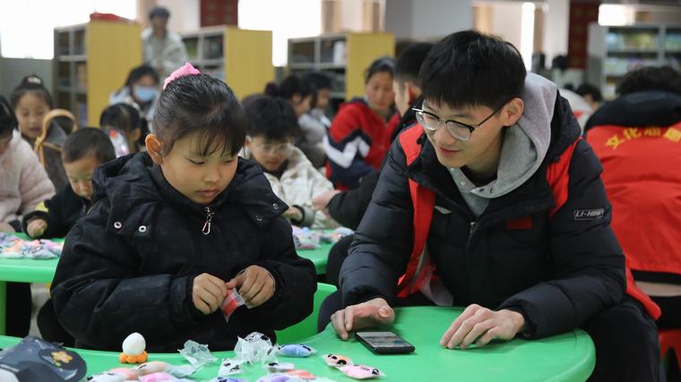 民权县图书馆举办“把爱带回家 同心护成长”2026年寒假儿童关爱服务活动