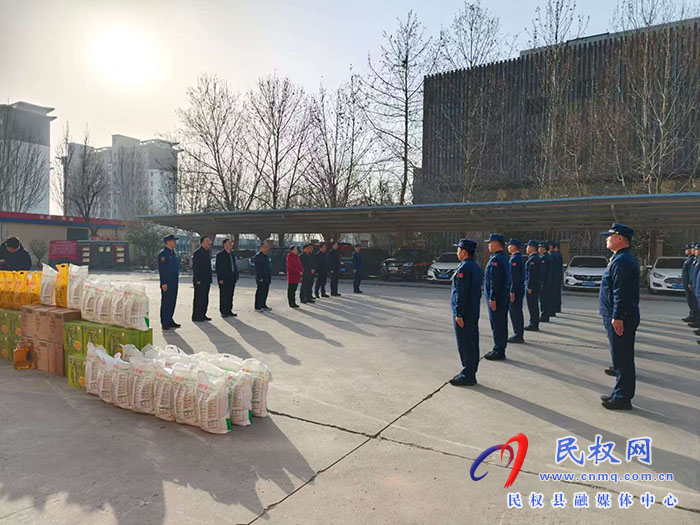 县领导走访慰问驻民部队官兵和消防救援队员 县领导走访慰问驻民部队官兵和消防救援队员