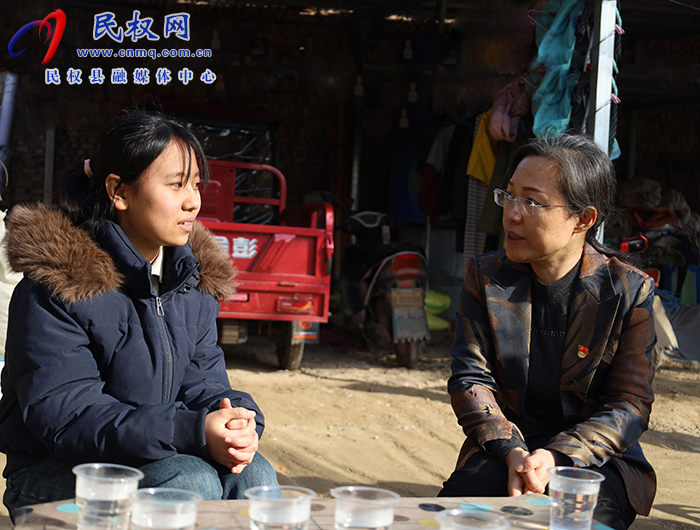 县委书记王静娴走访慰问“春蕾计划”受助女学生