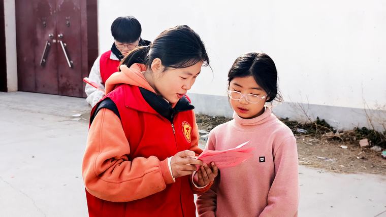 墨香暖民心 春联送万福——民权县图书馆开展新春送福暨读者满意度调查活动 墨香暖民心 春联送万福——民权县图书馆开展新春送福暨读者满意度调查活动