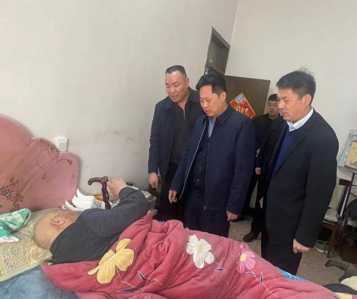 民权县卫健委开展春节走访慰问离退休老干部活动