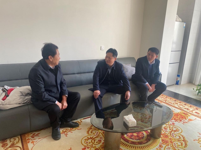 民权县卫健委开展春节走访慰问离退休老干部活动