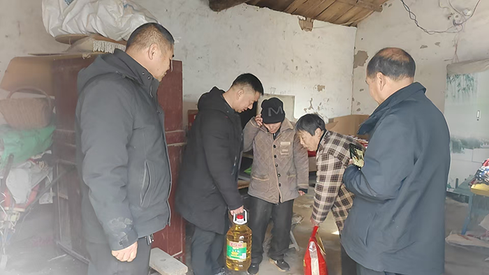民权县粮食收购储备中心：春节慰问送温暖 结对帮扶暖人心