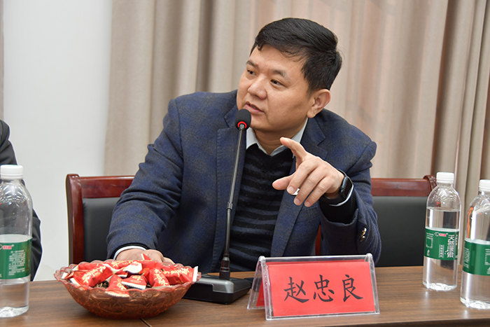 人和镇召开返乡人士座谈会 共话家乡发展