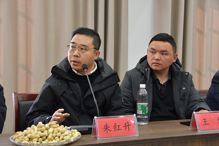 人和镇召开返乡人士座谈会 共话家乡发展