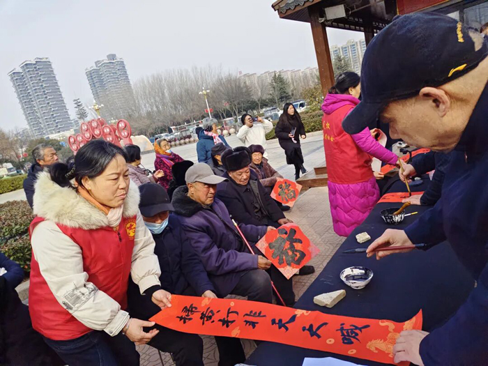 民权县开展“扫黄打非”义写春联活动 民权县开展“扫黄打非”义写春联活动