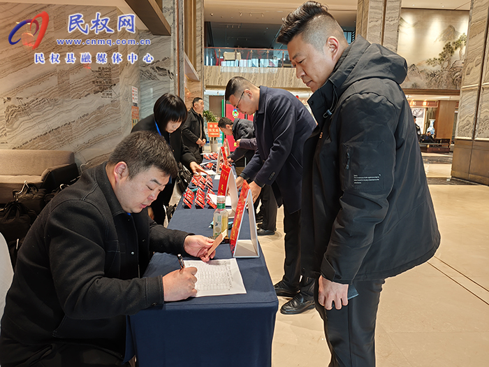 献良策 担使命 政协委员向大会报到