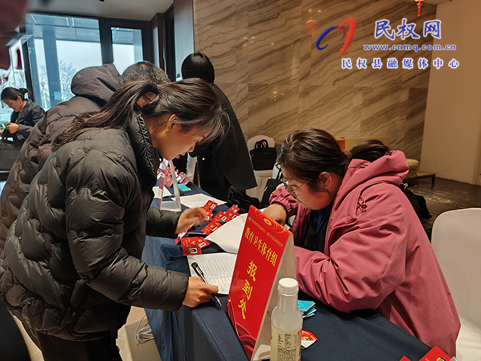 献良策 担使命 政协委员向大会报到