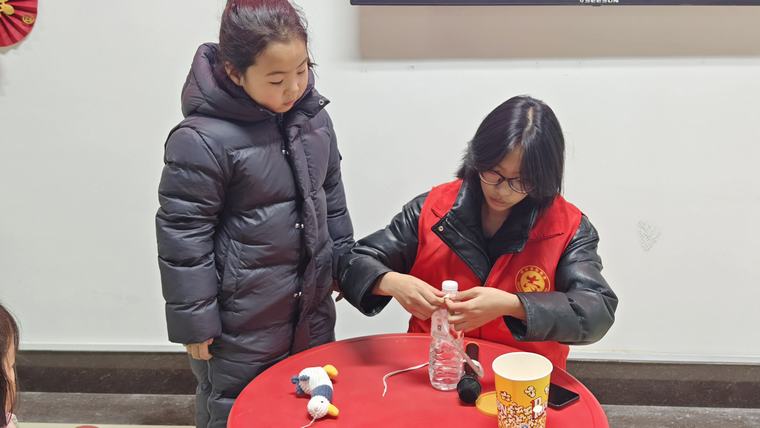 民权县图书馆开展“探索科学奥秘 点亮童心梦想”少儿科普知识讲座