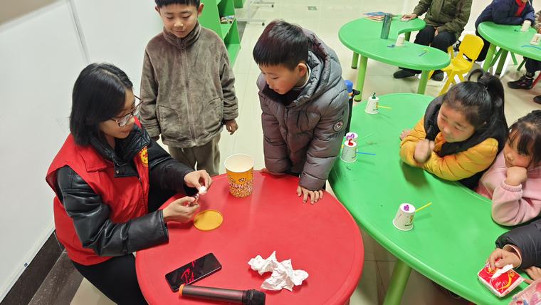 民权县图书馆开展“探索科学奥秘 点亮童心梦想”少儿科普知识讲座