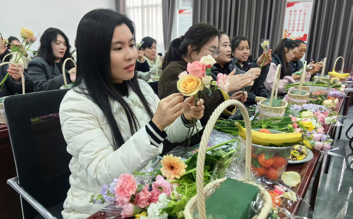 民权县卫健委召开“三八妇女节”座谈会