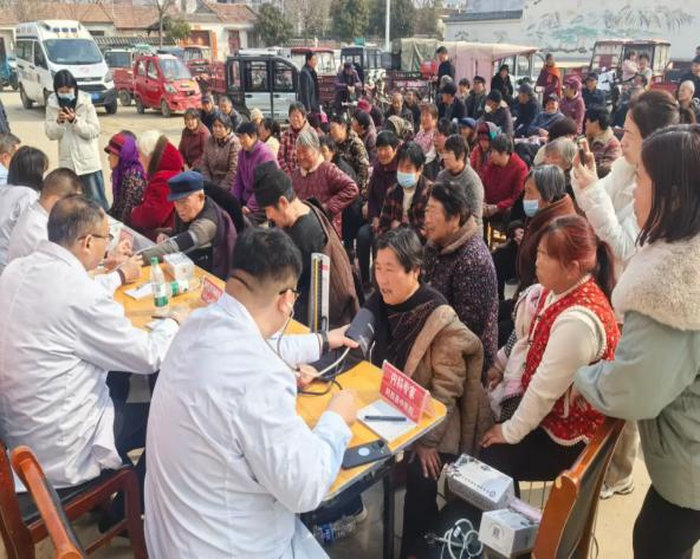 名医下乡惠民生 义诊服务暖人心 ——民权县人民医院联合胡集回族乡卫生院 走进冯堂村开展健康义诊