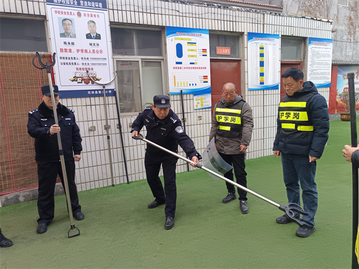 民权县第三小学开展护学岗防爆演练  筑牢校园安全防线