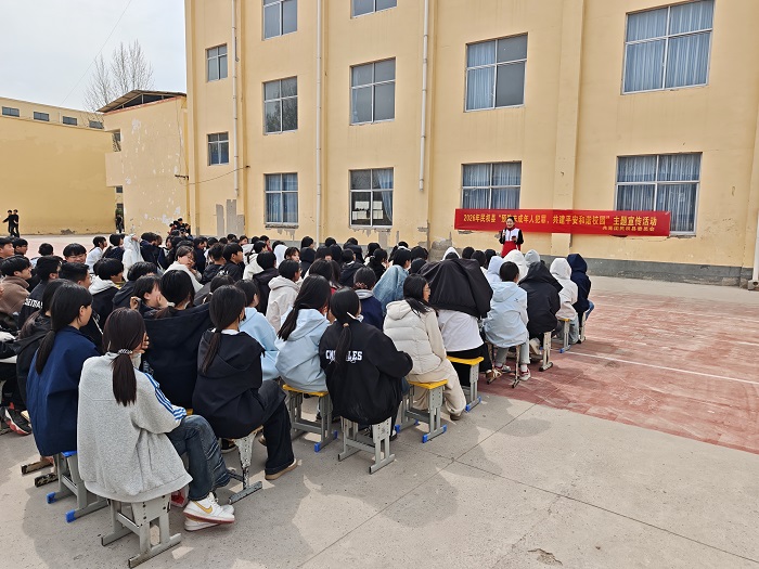 团县委开展“预防未成年人犯罪 共建平安和谐校园”主题宣传活动