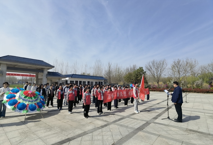 故土英魂在,清明少年行—— 民权县白云寺镇第一初级中学祭扫杞县烈士陵园纪实 故土英魂在,清明少年行—— 民权县白云寺镇第一初级中学祭扫杞县烈士陵园纪实