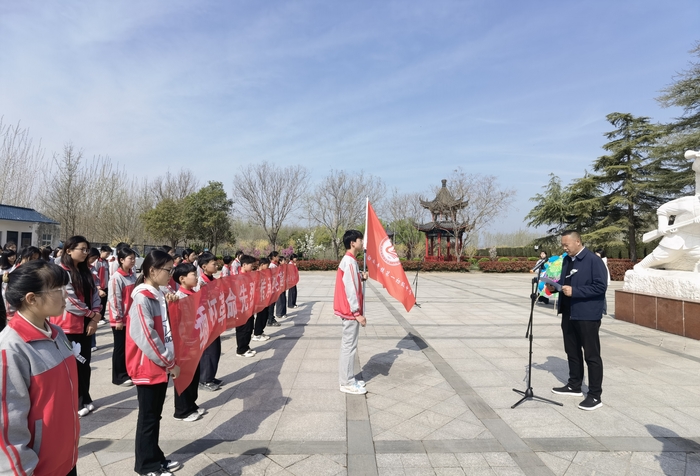 故土英魂在,清明少年行—— 民权县白云寺镇第一初级中学祭扫杞县烈士陵园纪实 故土英魂在,清明少年行—— 民权县白云寺镇第一初级中学祭扫杞县烈士陵园纪实