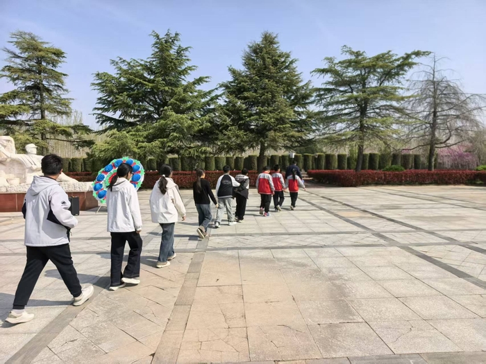 故土英魂在,清明少年行—— 民权县白云寺镇第一初级中学祭扫杞县烈士陵园纪实 故土英魂在,清明少年行—— 民权县白云寺镇第一初级中学祭扫杞县烈士陵园纪实