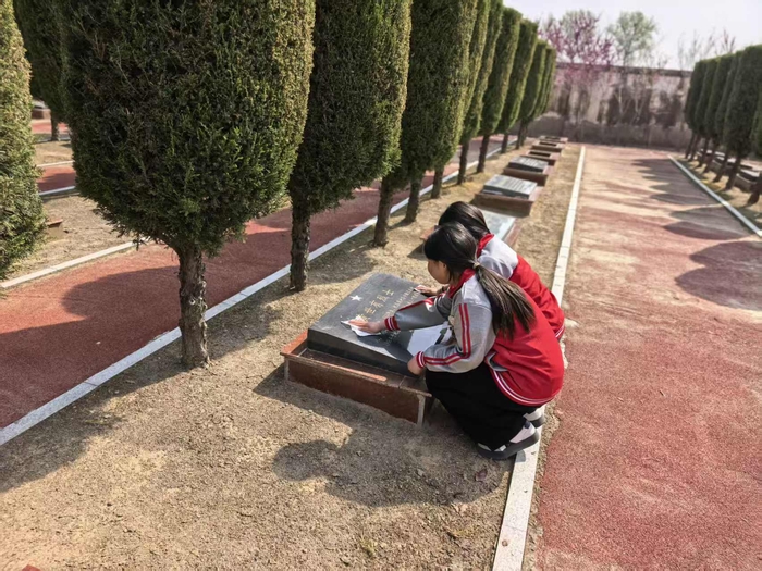 故土英魂在,清明少年行—— 民权县白云寺镇第一初级中学祭扫杞县烈士陵园纪实 故土英魂在,清明少年行—— 民权县白云寺镇第一初级中学祭扫杞县烈士陵园纪实