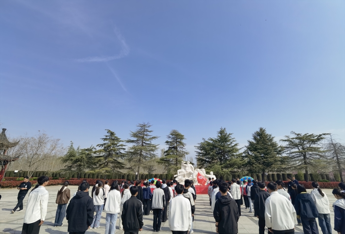 故土英魂在,清明少年行—— 民权县白云寺镇第一初级中学祭扫杞县烈士陵园纪实 故土英魂在,清明少年行—— 民权县白云寺镇第一初级中学祭扫杞县烈士陵园纪实