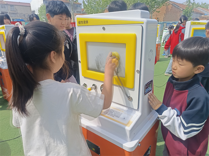 科普大篷车进校园 点燃小学生科学梦——民权县科协走进民权县第三小学开展科普活动