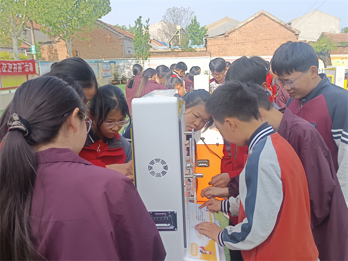 科普大篷车进校园 点燃小学生科学梦——民权县科协走进民权县第三小学开展科普活动