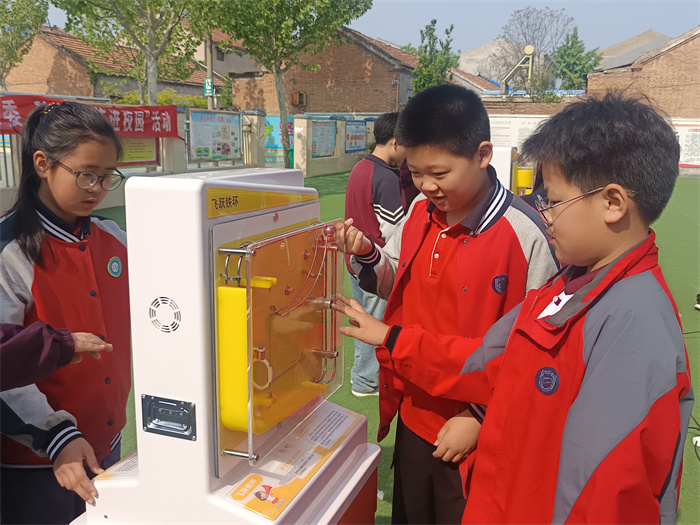 科普大篷车进校园 点燃小学生科学梦——民权县科协走进民权县第三小学开展科普活动