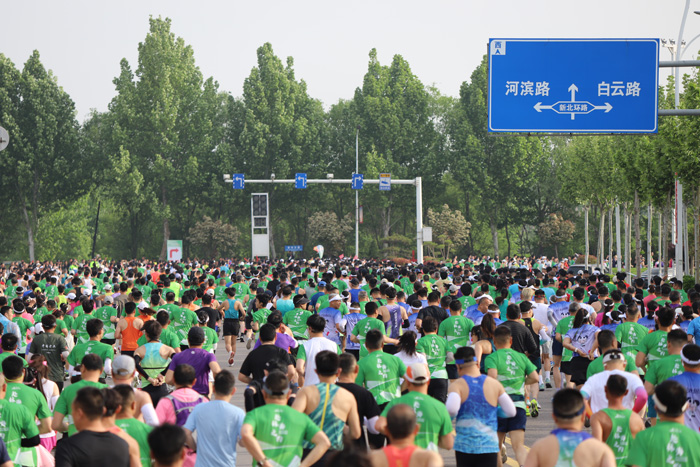 槐香逐梦 奔跑民权——2026民权马拉松暨第四届申甘林带生态马拉松赛圆满举行