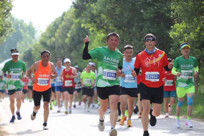 槐香逐梦 奔跑民权——2026民权马拉松暨第四届申甘林带生态马拉松赛圆满举行