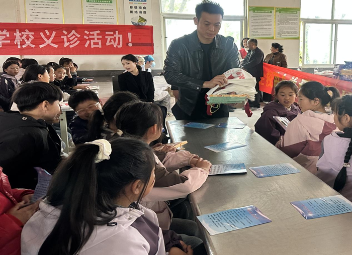 北关镇：爱心送温暖 真情助成长