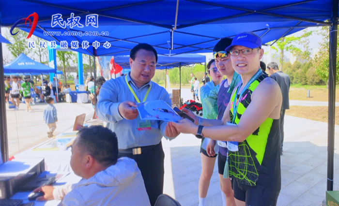 民权县摄影家协会为马拉松跑友免费打印照片