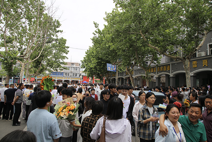 民权县图书馆组织开展 “阅读点亮未来·助力高考梦想”志愿服务活动