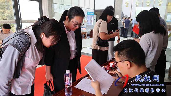 出席中国共产党民权县第十四次代表大会的党代表陆续报到