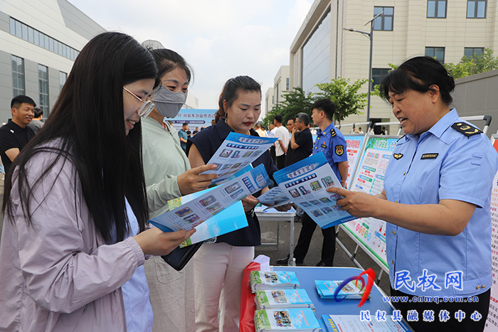 民权县开展第25个“安全生产月”宣传咨询日活动
