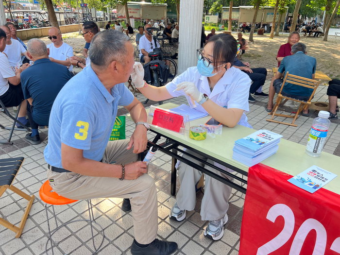民权县城关镇卫生院开展老年健康宣传周义诊活动