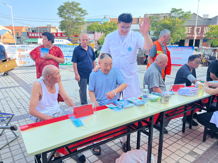民权县城关镇卫生院开展老年健康宣传周义诊活动