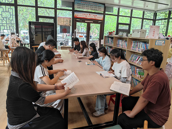 民权县图书馆开展青年志愿者读书分享会