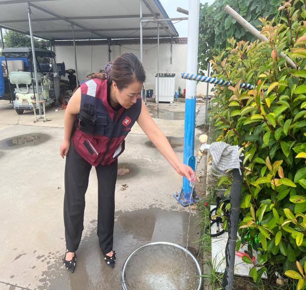 科学消杀除隐患 汛后防控保无疫 县卫健委开展雨后重点区域公共卫生专项消杀行动