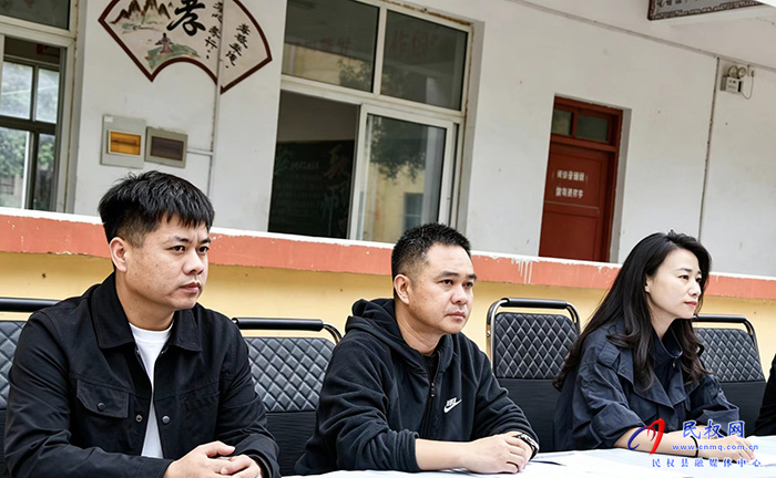 人和镇：开学第一课 学法筑梦护青春 送法进校园